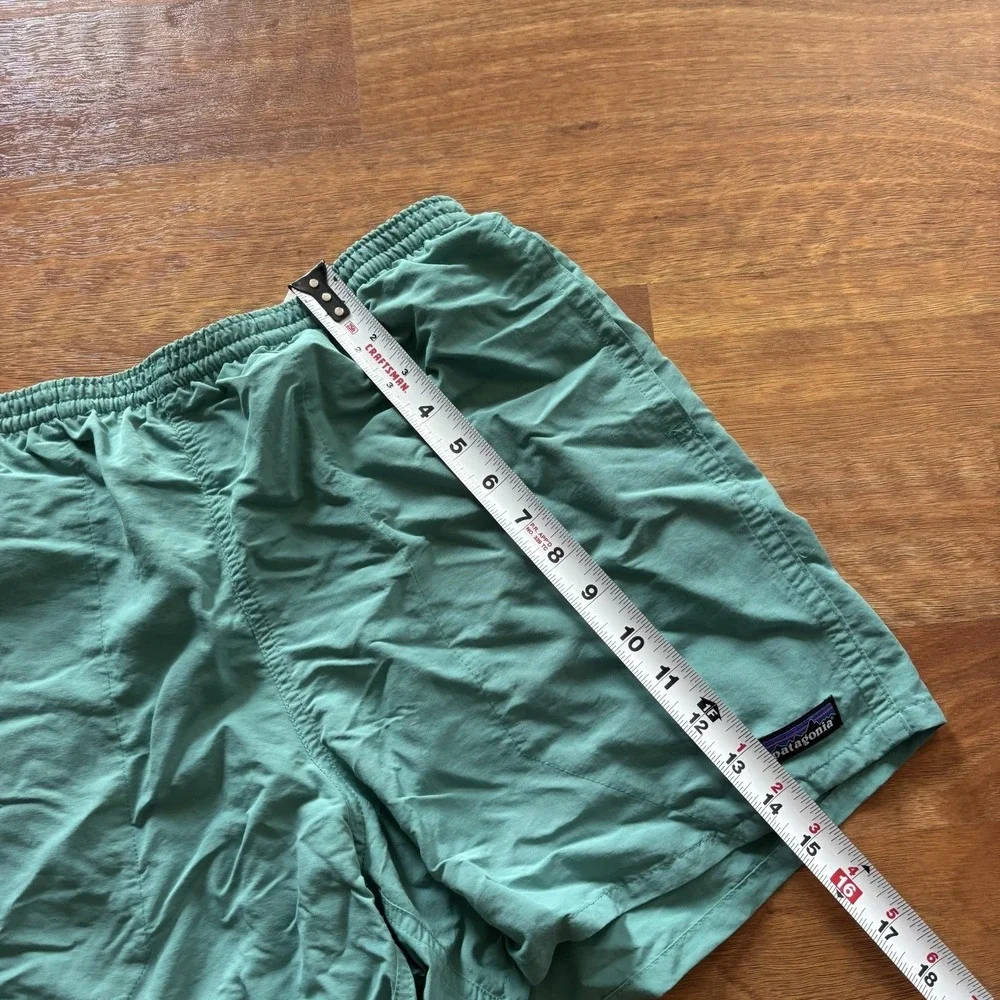Patagonia Mens Baggies Shorts Green Mesh Lined Swim Trunks Medium 5in Inseam